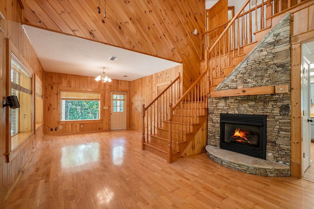 Blairsville, Georgia, 30512, United States, 4 Bedrooms Bedrooms, ,3 BathroomsBathrooms,Residential,For Sale,1858938
