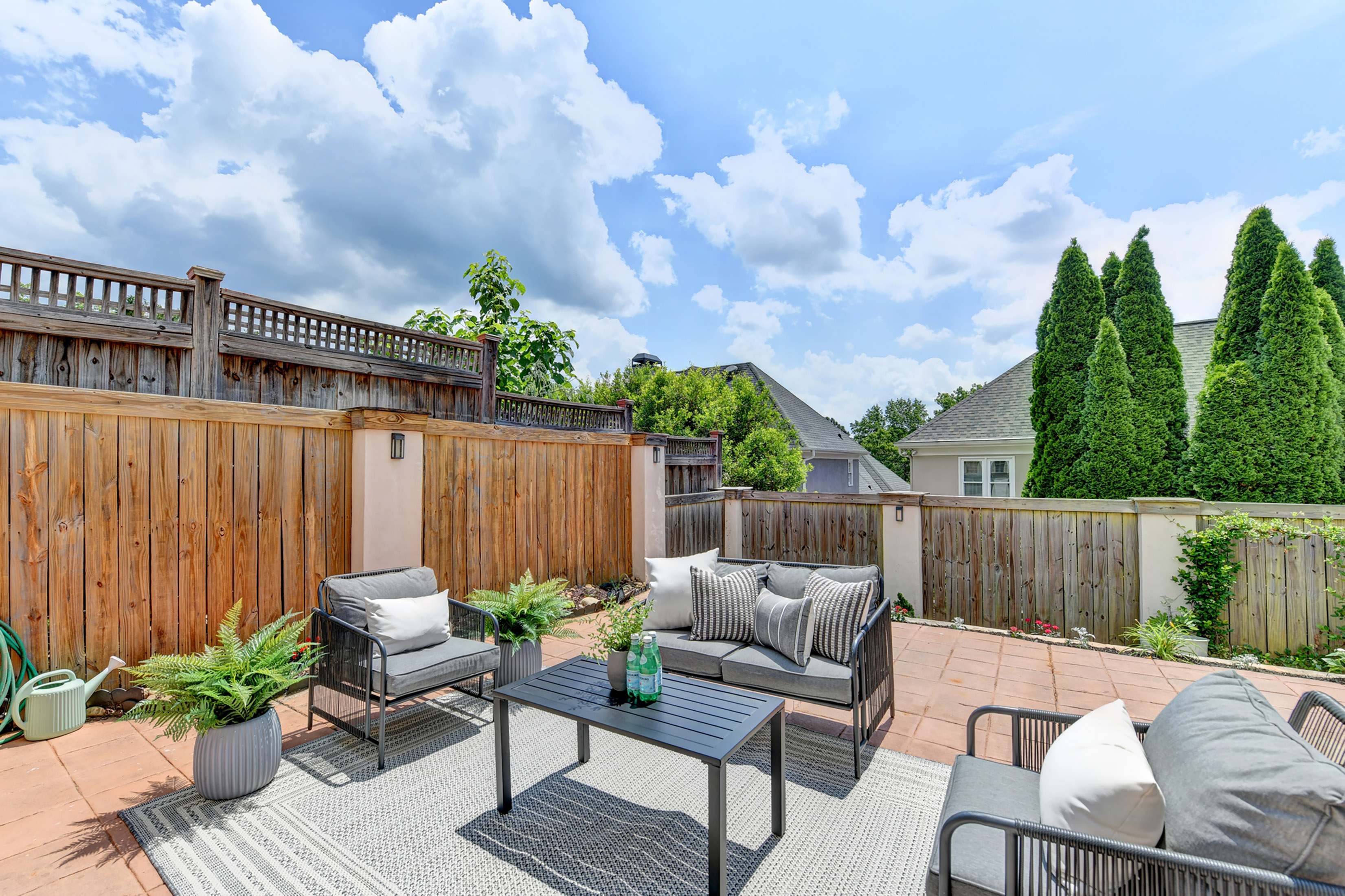 Charming Home Located In A Sought-After Swim And Tennis Community - 物件實景