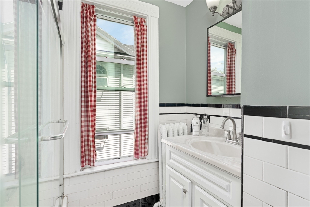 Somerville, Massachusetts, 02143, United States, 2 Bedrooms Bedrooms, ,1 BathroomBathrooms,Residential,For Sale,1940482