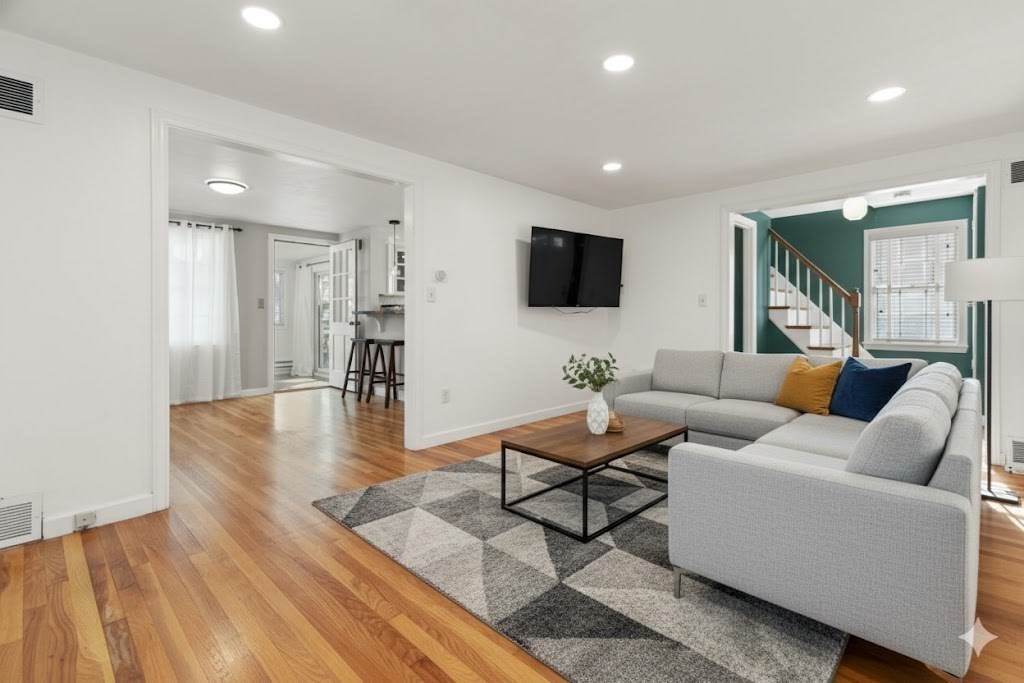 Norwood, Massachusetts, 02062, United States, 3 Bedrooms Bedrooms, ,1 BathroomBathrooms,Residential,For Sale,1987874