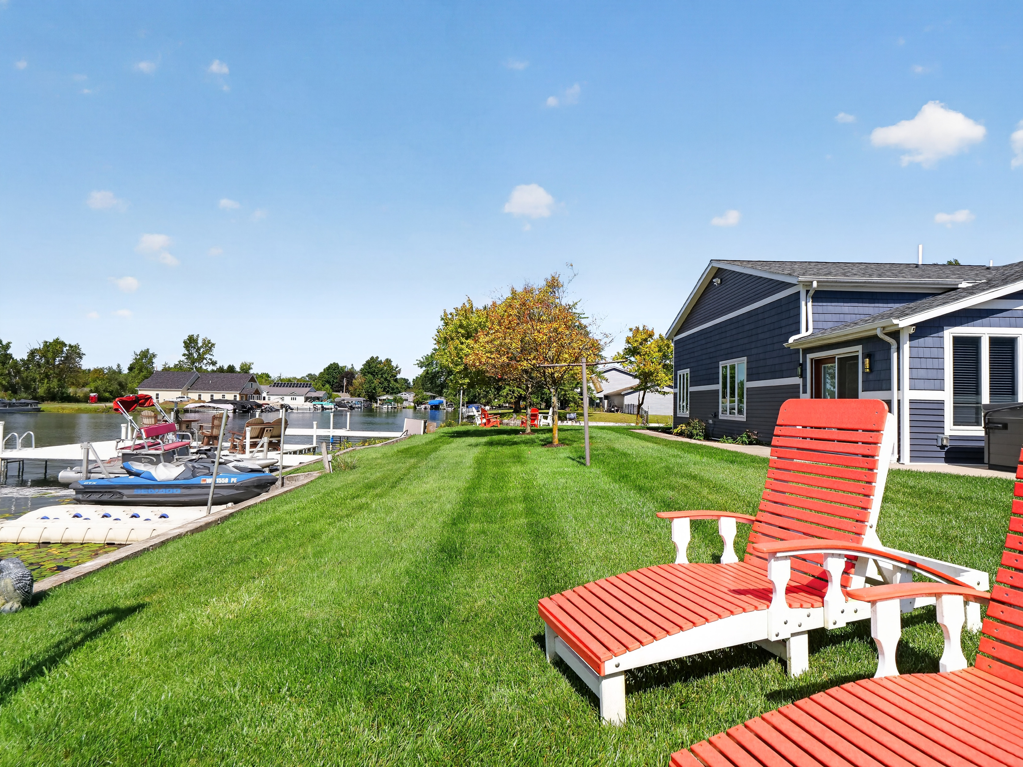  5 Bedroom Home with Lake Wawasee Channel Frontage - 物件實景