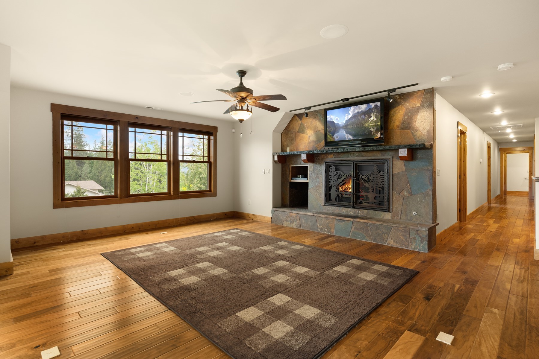  Custom Northwest Masterpiece - 物件實景