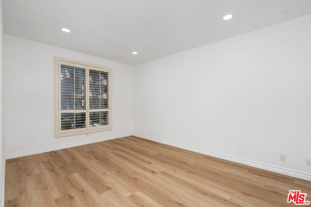 West Hollywood, California, 90048, United States, 2 Bedrooms Bedrooms, ,3 BathroomsBathrooms,Residential,For Sale,1762053