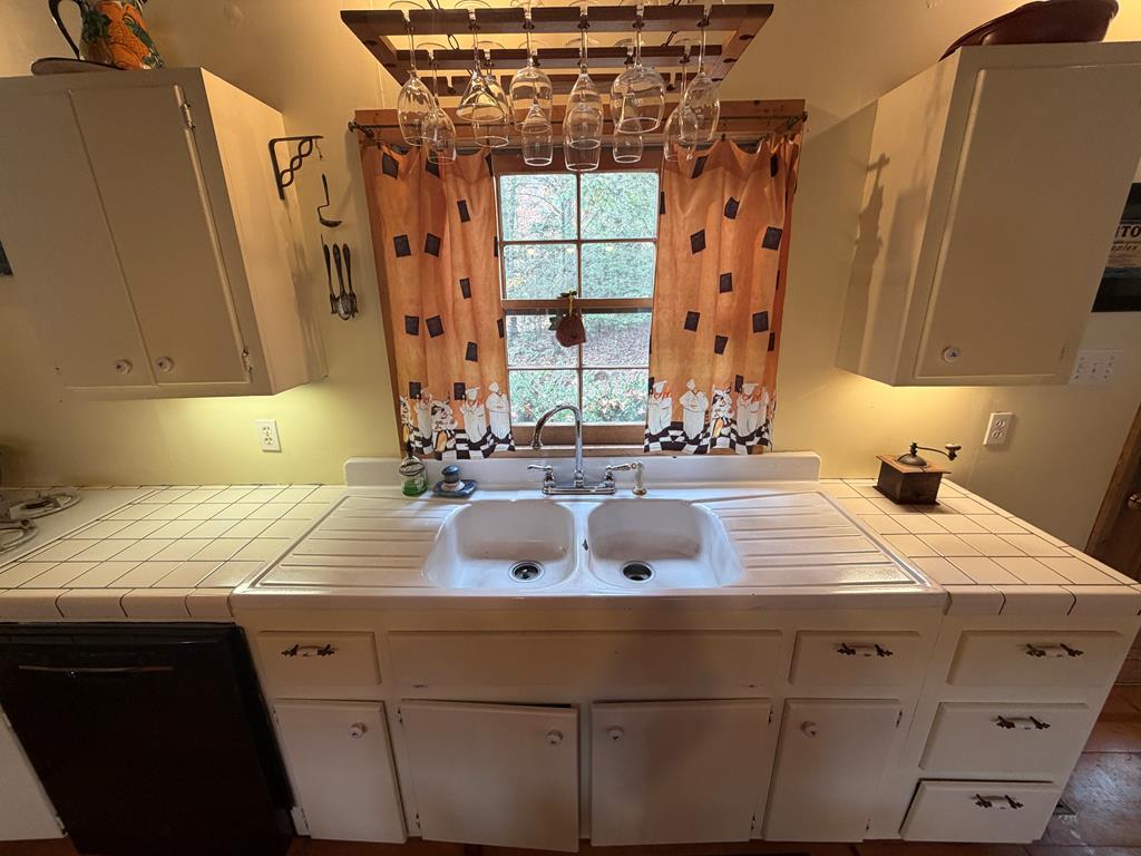 Blue Ridge, Georgia, 30513, United States, 3 Bedrooms Bedrooms, ,3 BathroomsBathrooms,Residential,For Sale,1954403