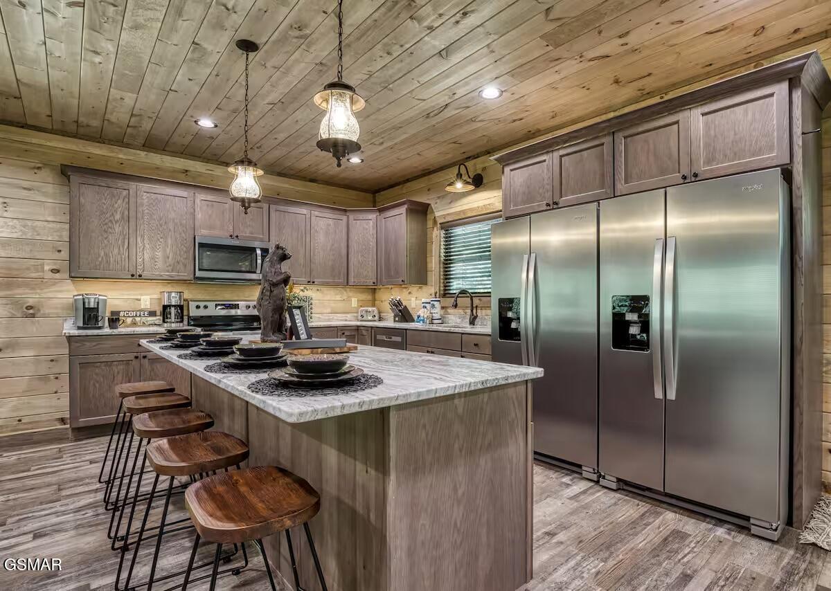 Sevierville, Tennessee, 37862, United States, 5 Bedrooms Bedrooms, ,5 BathroomsBathrooms,Residential,For Sale,2008857