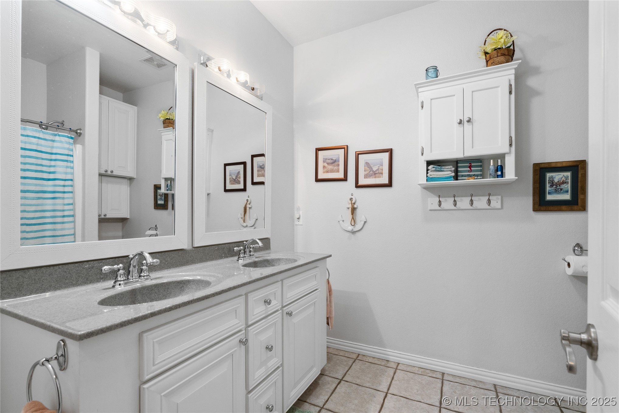 Henryetta, Oklahoma, 74437, United States, 4 Bedrooms Bedrooms, ,4 BathroomsBathrooms,Residential,For Sale,1927120