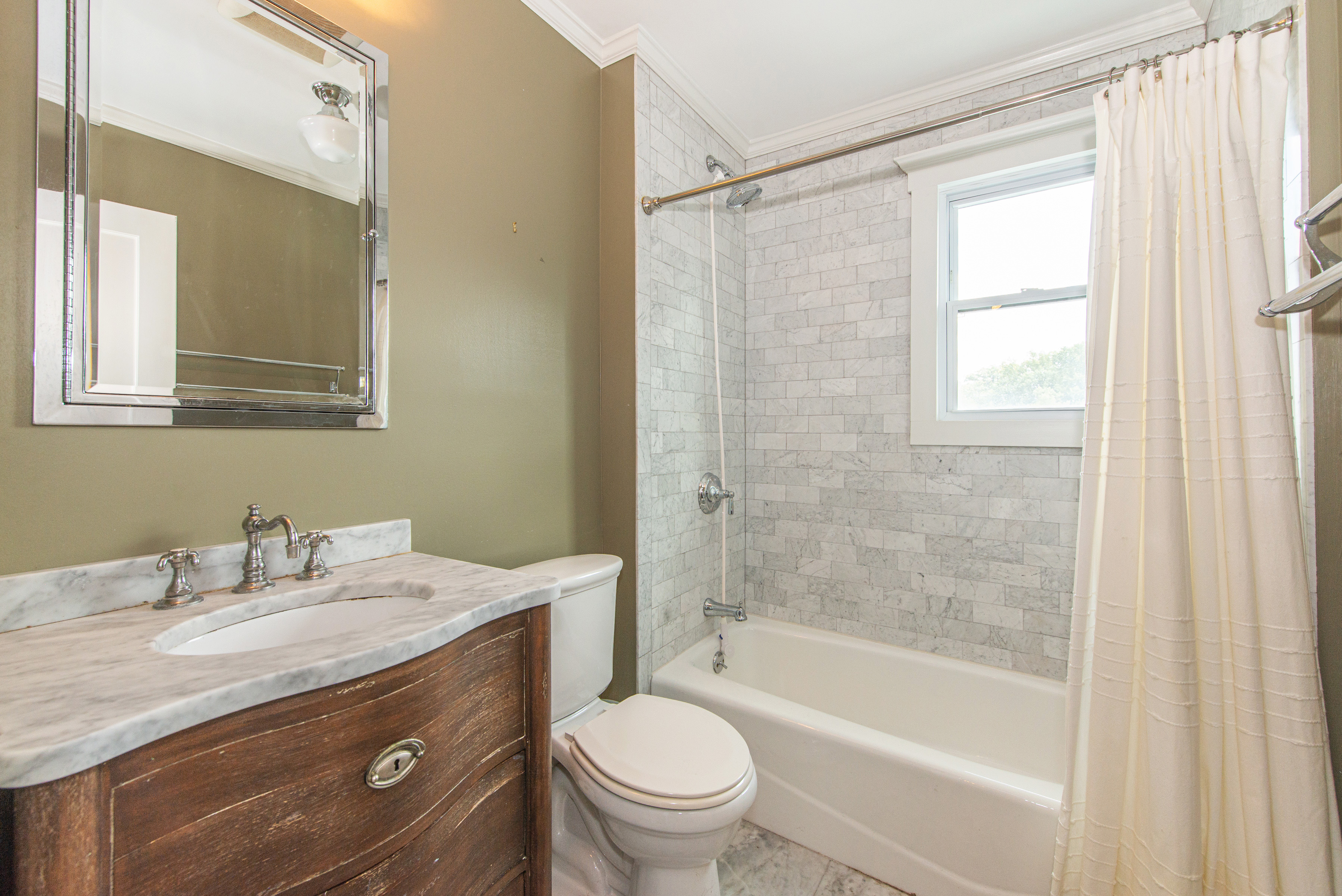 Nutley, New Jersey, 07110, United States, 3 Bedrooms Bedrooms, ,2 BathroomsBathrooms,Residential,For Sale,1935440