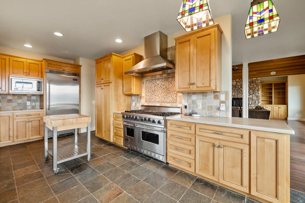 Klamath Falls, Oregon, 97601, United States, 4 Bedrooms Bedrooms, ,3 BathroomsBathrooms,Residential,For Sale,1987766