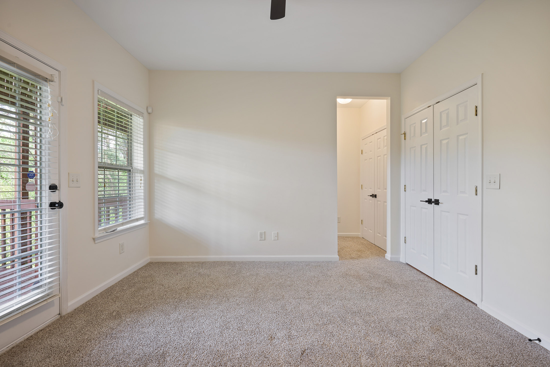  Move-in Ready Townhome in Highlands View - 物件實景