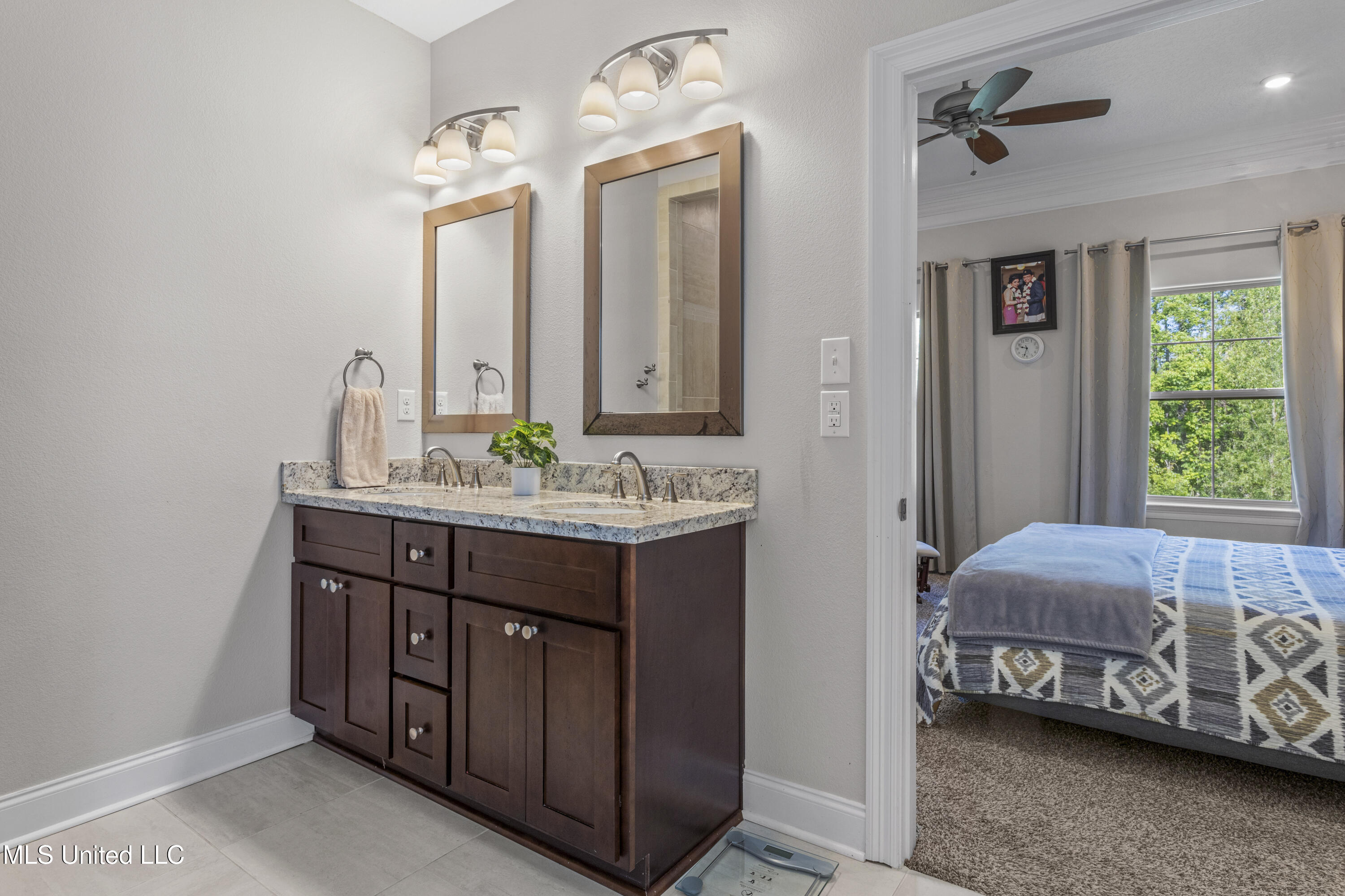 Ocean Springs, Mississippi, 39564, United States, 5 Bedrooms Bedrooms, ,3 BathroomsBathrooms,Residential,For Sale,1805037