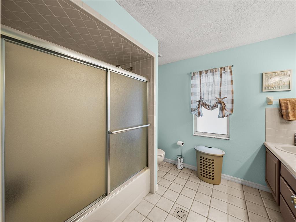 Lakeland, Florida, 33810, United States, 5 Bedrooms Bedrooms, ,4 BathroomsBathrooms,Residential,For Sale,1696884