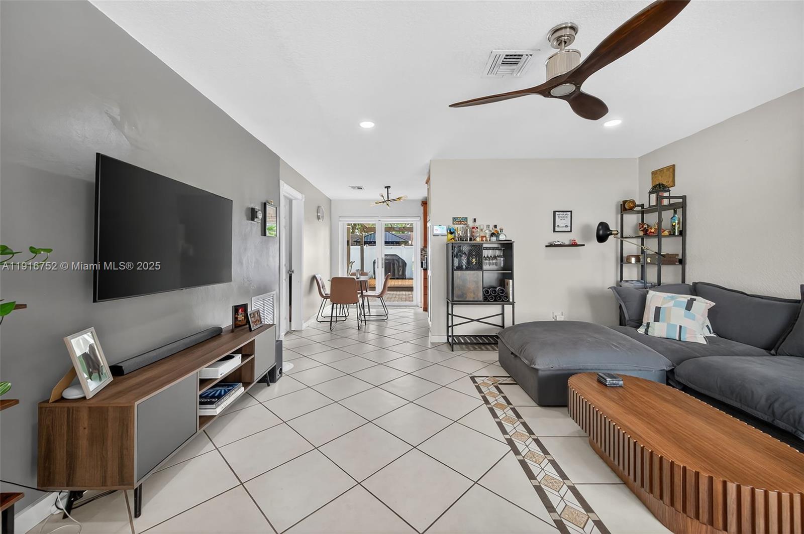 Hollywood, Florida, 33024, United States, 3 Bedrooms Bedrooms, ,2 BathroomsBathrooms,Residential,For Sale,1995844