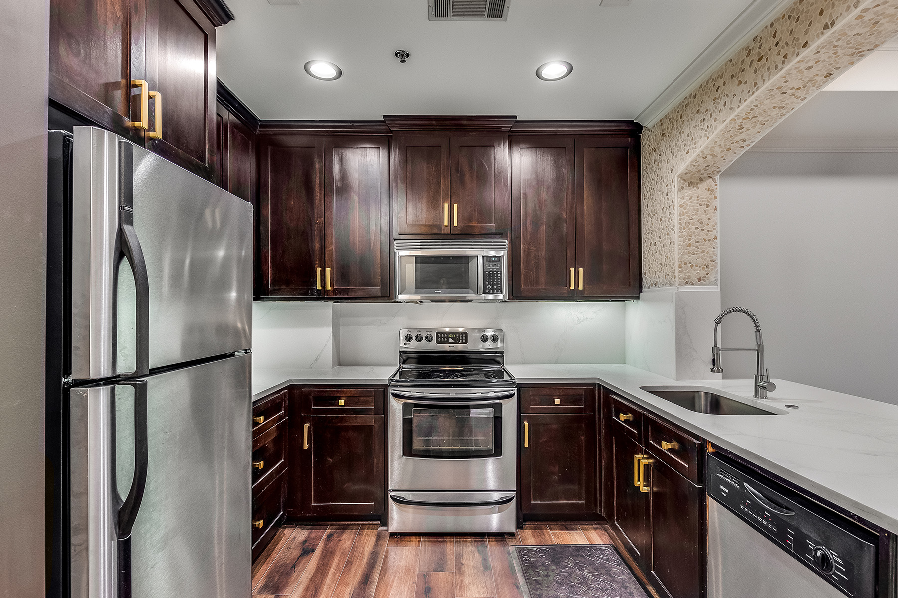  Fully Updated Condo in Ideal Intown Location - 物件實景