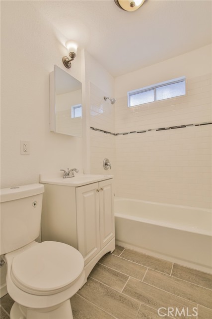 Los Angeles, California, 90003, United States, 5 Bedrooms Bedrooms, ,Residential,For Sale,1889512