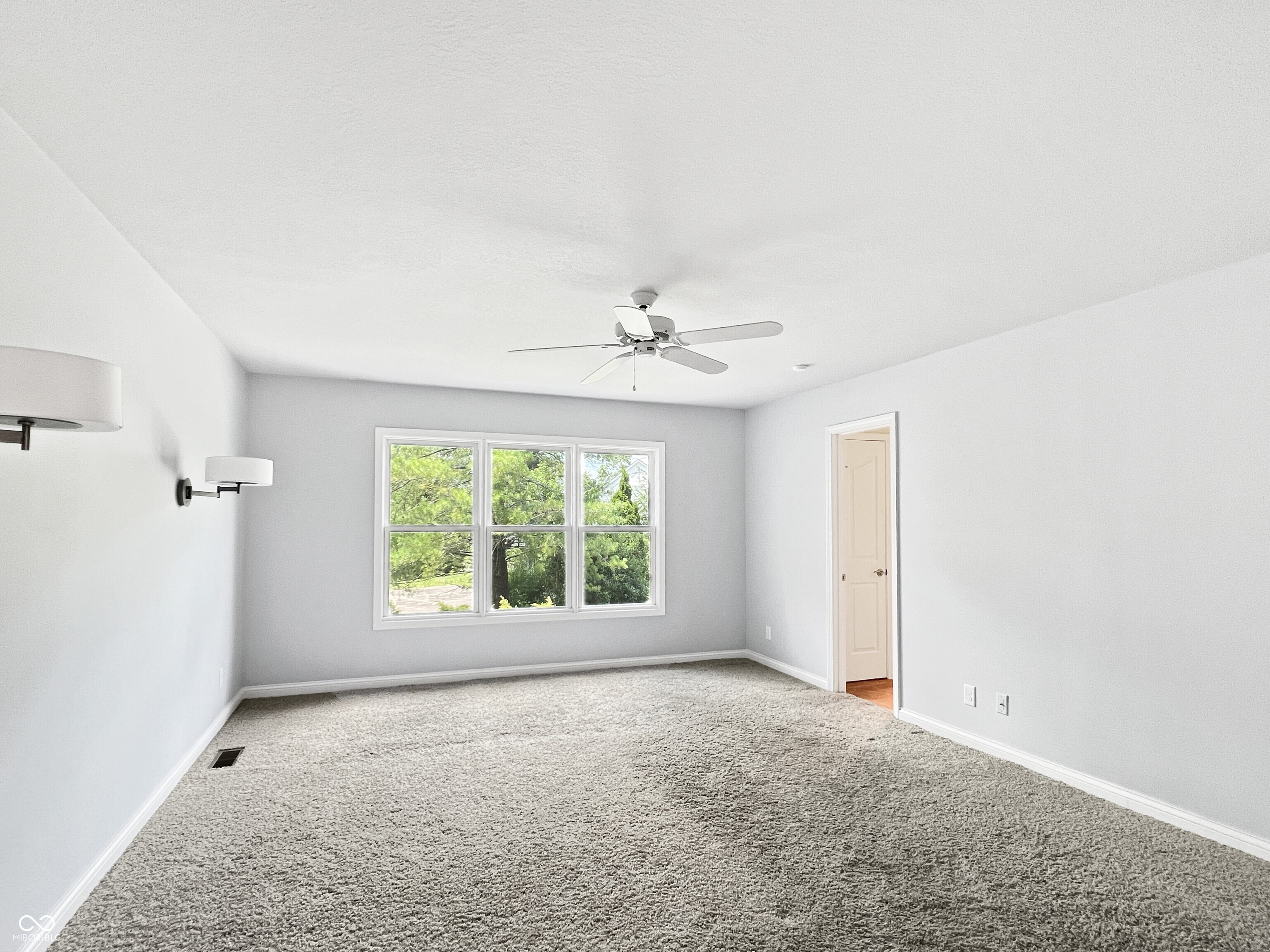 Columbus, Indiana, 47201, United States, 5 Bedrooms Bedrooms, ,6 BathroomsBathrooms,Residential,For Sale,1979621