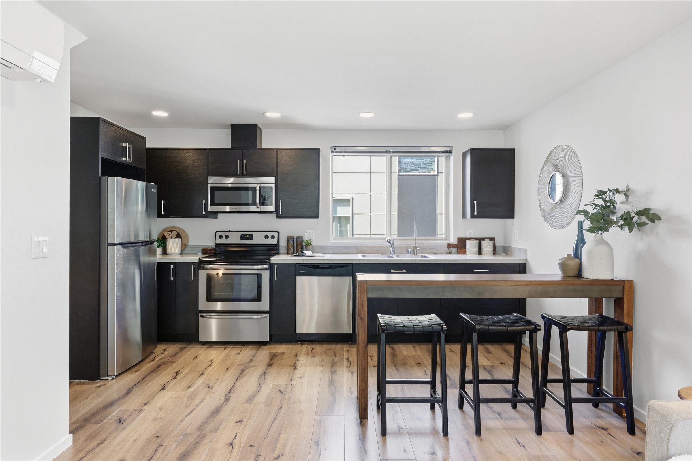  2421 Wickstrom Place SW, Seattle, WA 98116 - 物件實景