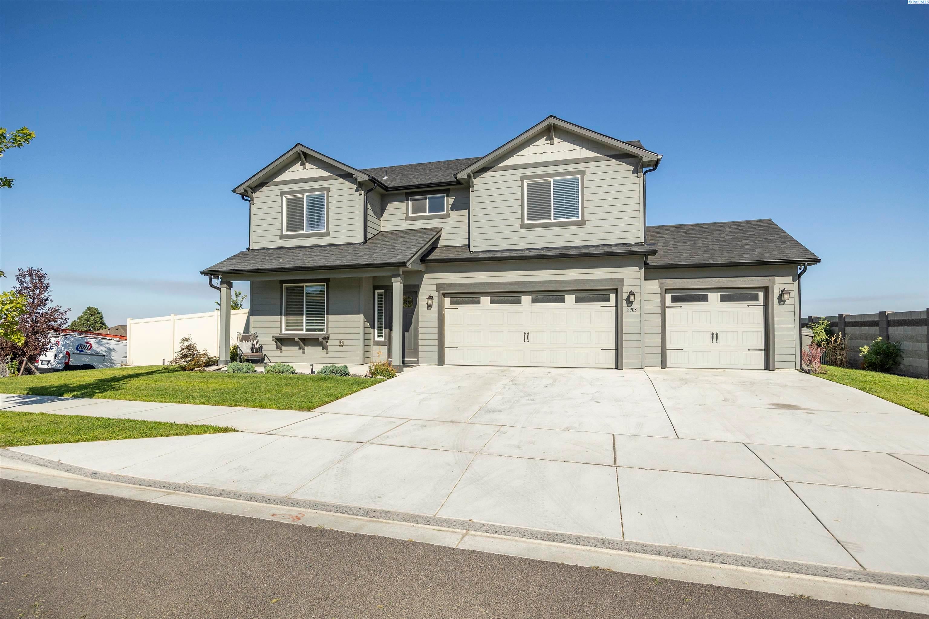 Kennewick, Washington, 99338, United States, 5 Bedrooms Bedrooms, ,3 BathroomsBathrooms,Residential,For Sale,1914232