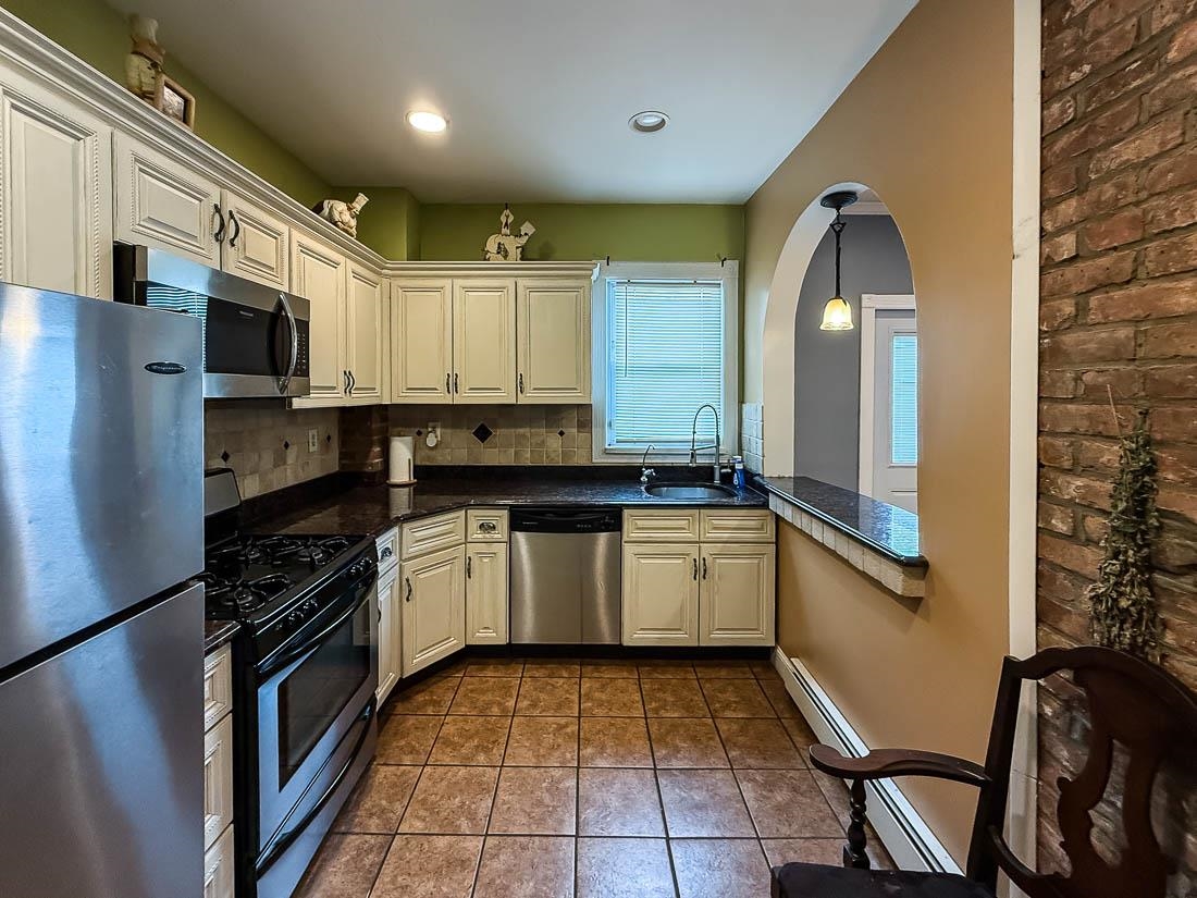 Jersey City, New Jersey, 07307, United States, 4 Bedrooms Bedrooms, ,2 BathroomsBathrooms,Residential,For Sale,1991829