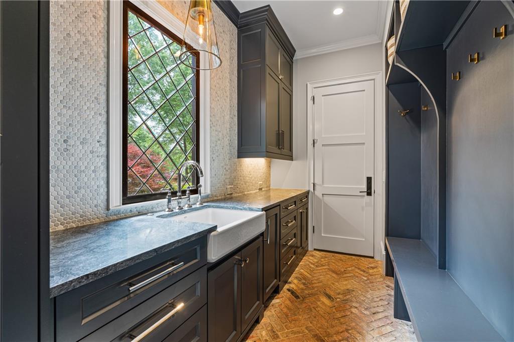 Suwanee, Georgia, 30024, United States, 5 Bedrooms Bedrooms, ,6 BathroomsBathrooms,Residential,For Sale,1822969