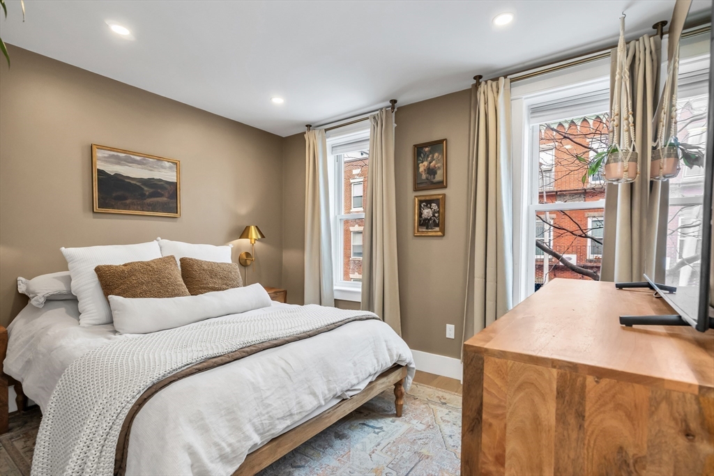 Boston, Massachusetts, 02128, United States, 2 Bedrooms Bedrooms, ,2 BathroomsBathrooms,Residential,For Sale,2008119