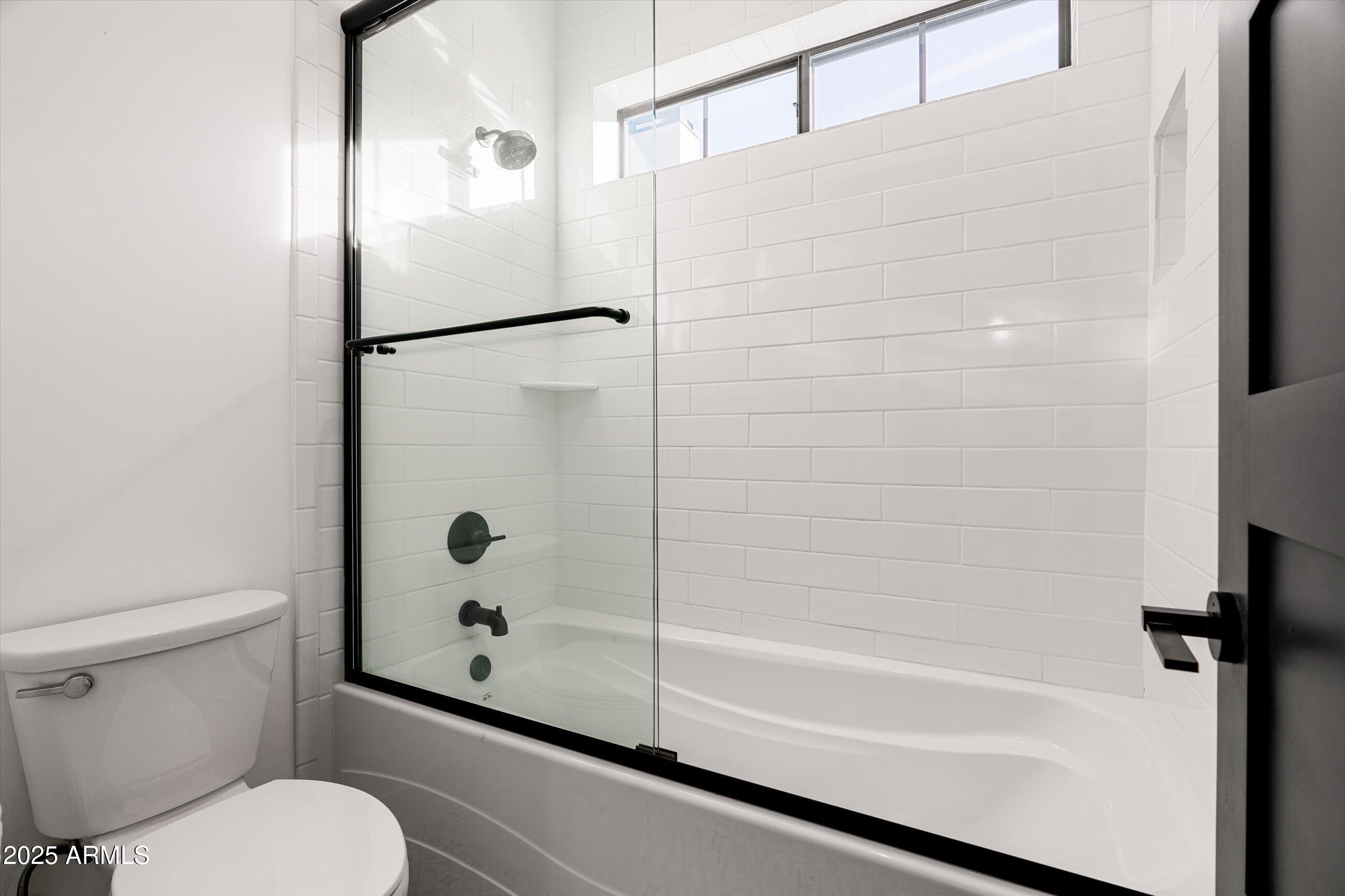 Phoenix, Arizona, 85018, United States, 4 Bedrooms Bedrooms, ,4 BathroomsBathrooms,Residential,For Sale,1993183