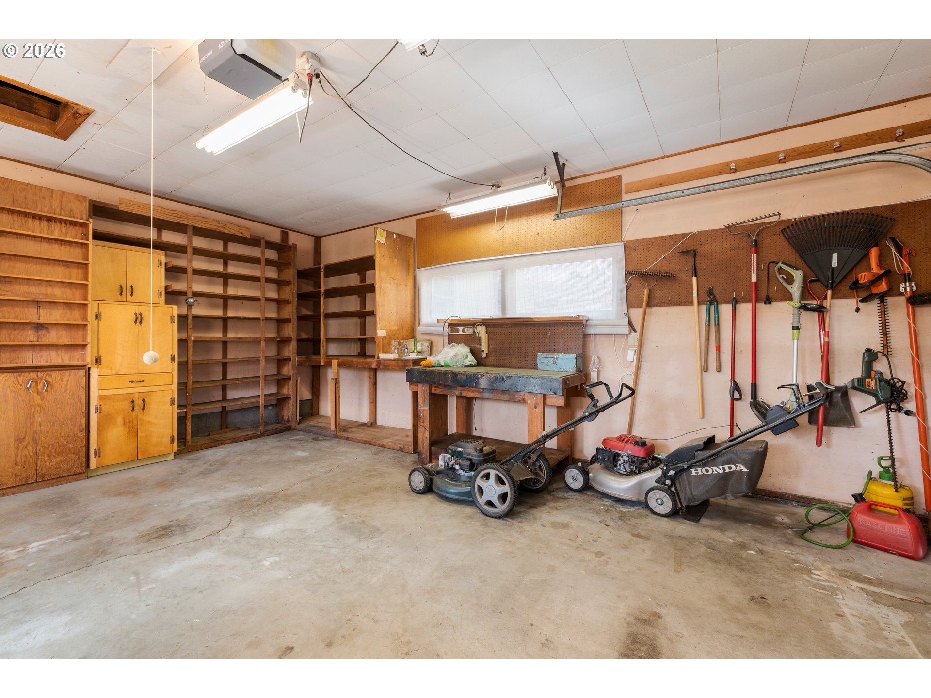 Portland, Oregon, 97230, United States, 3 Bedrooms Bedrooms, ,2 BathroomsBathrooms,Residential,For Sale,2040428