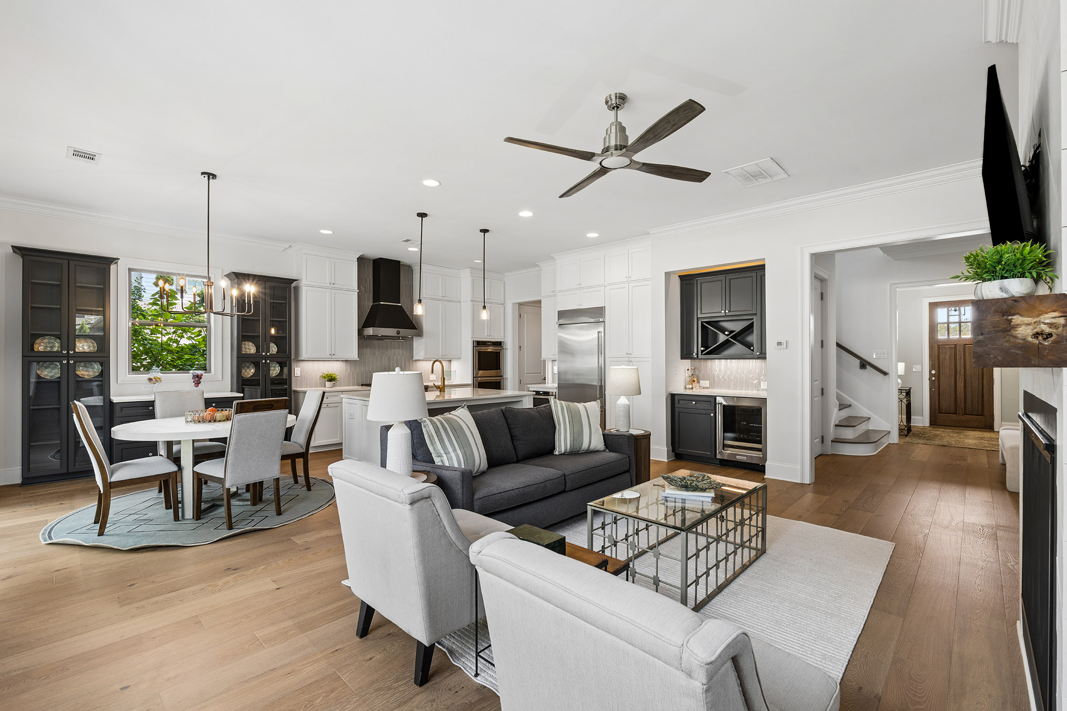  Upgraded Townhome Offers Low Maintenance Living - 物件實景