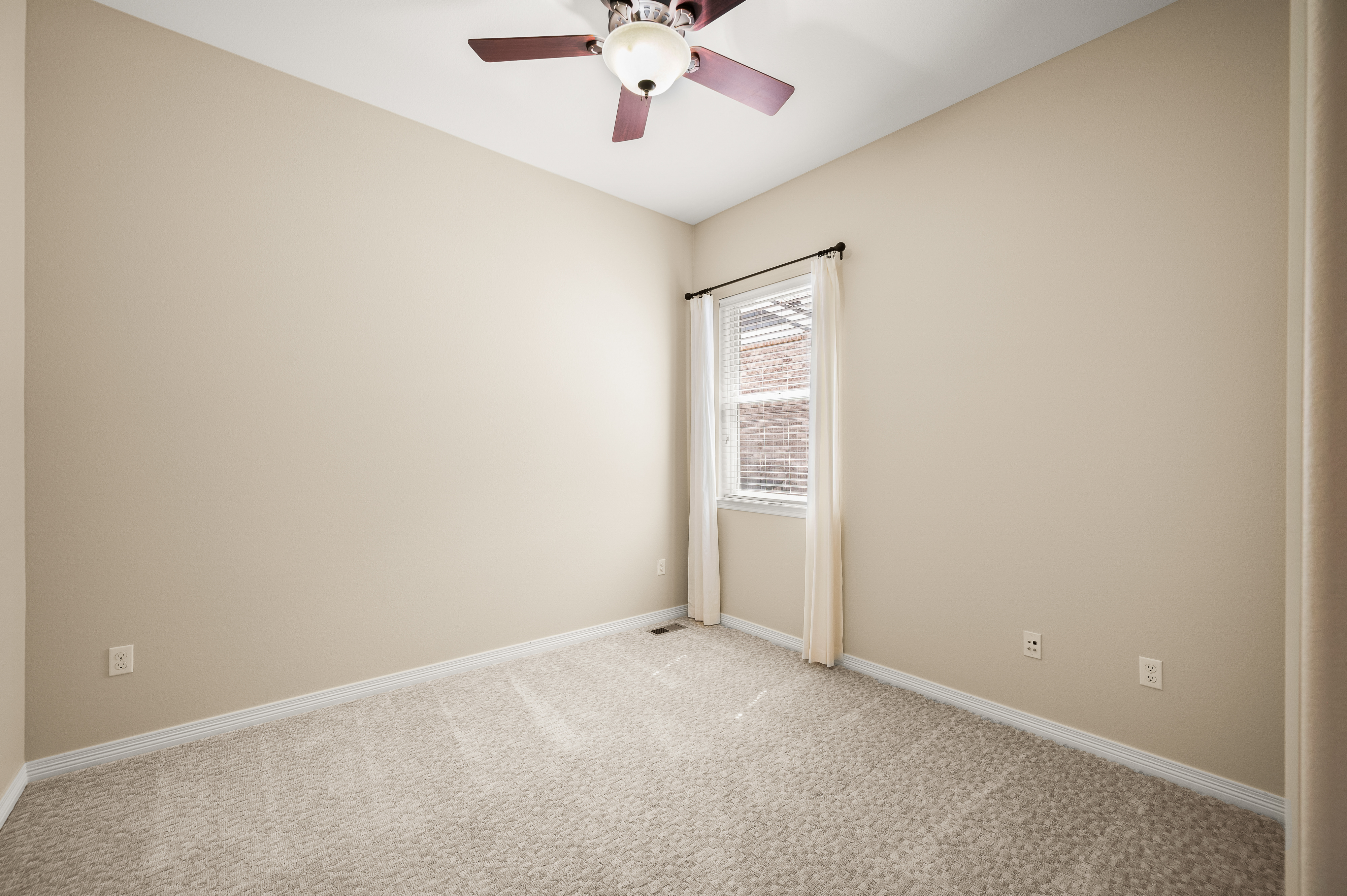  Beautiful, newer, move-in ready ranch - 物件實景