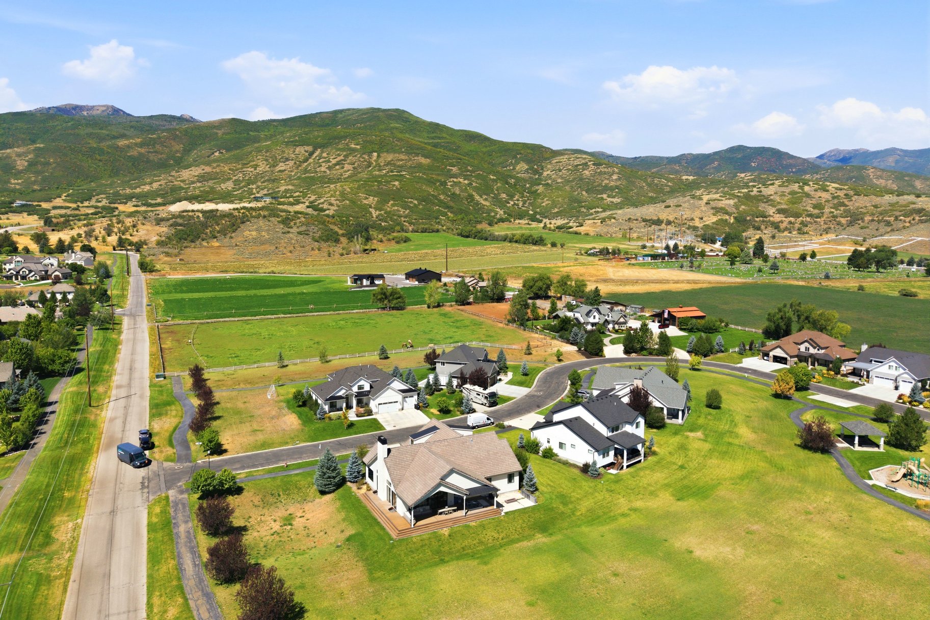  A RARE OPPORTUNITY TO COMBINE SMALL TOWN CHARM WITH MOUNTAIN RETREAT LUXURY - 物件實景