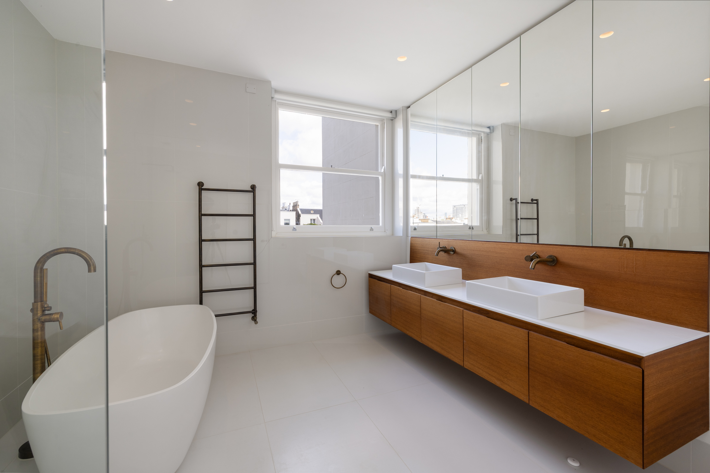  White Stucco Villa on Holland Park with Leisure Complex and Private Lift - 物件實景