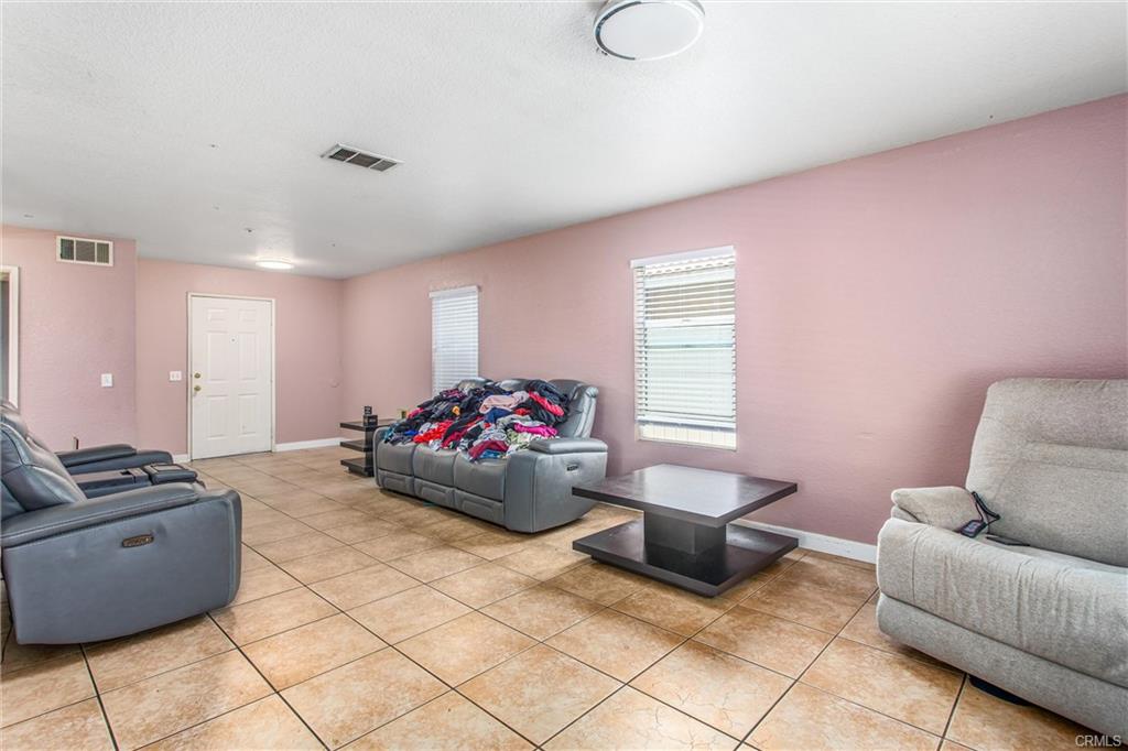 Fontana, California, 92337, United States, 5 Bedrooms Bedrooms, ,3 BathroomsBathrooms,Residential,For Sale,1921892