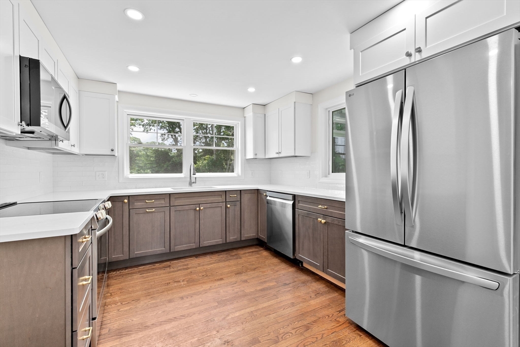 Bourne, Massachusetts, 02562, United States, 4 Bedrooms Bedrooms, ,4 BathroomsBathrooms,Residential,For Sale,1940930