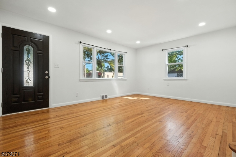 Kenilworth Boro, New Jersey, 07033-2046, United States, 3 Bedrooms Bedrooms, ,3 BathroomsBathrooms,Residential,For Sale,1977476