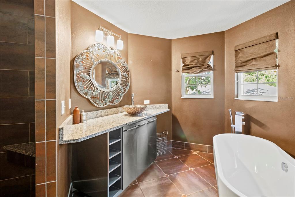 Bradenton, Florida, 34209, United States, 3 Bedrooms Bedrooms, ,3 BathroomsBathrooms,Residential,For Sale,1829594
