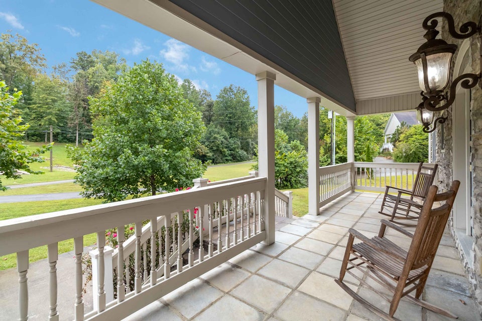 Burnside, Kentucky, 42519, United States, 5 Bedrooms Bedrooms, ,4 BathroomsBathrooms,Residential,For Sale,1978974