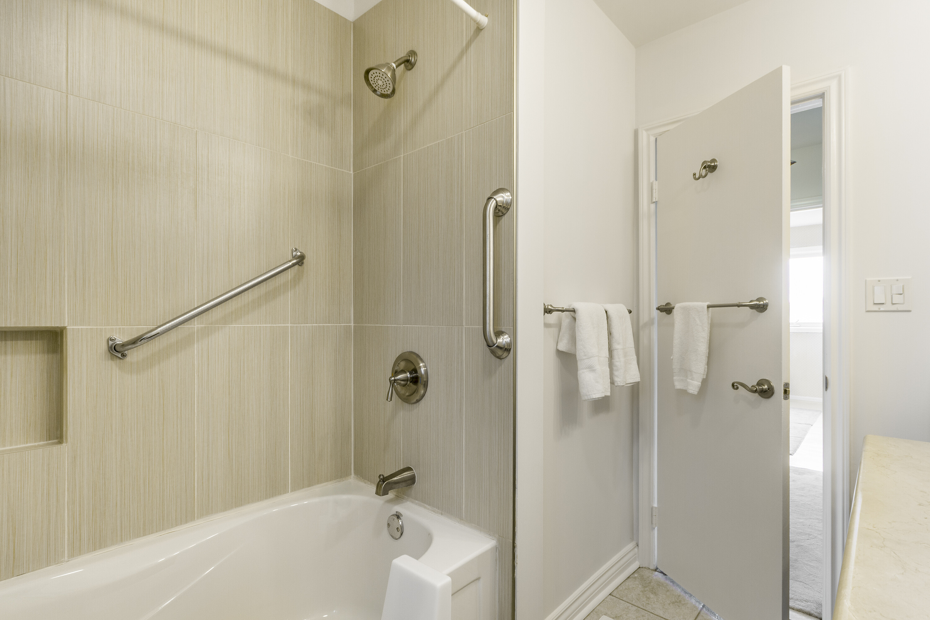  Hillcrest Village - 物件實景