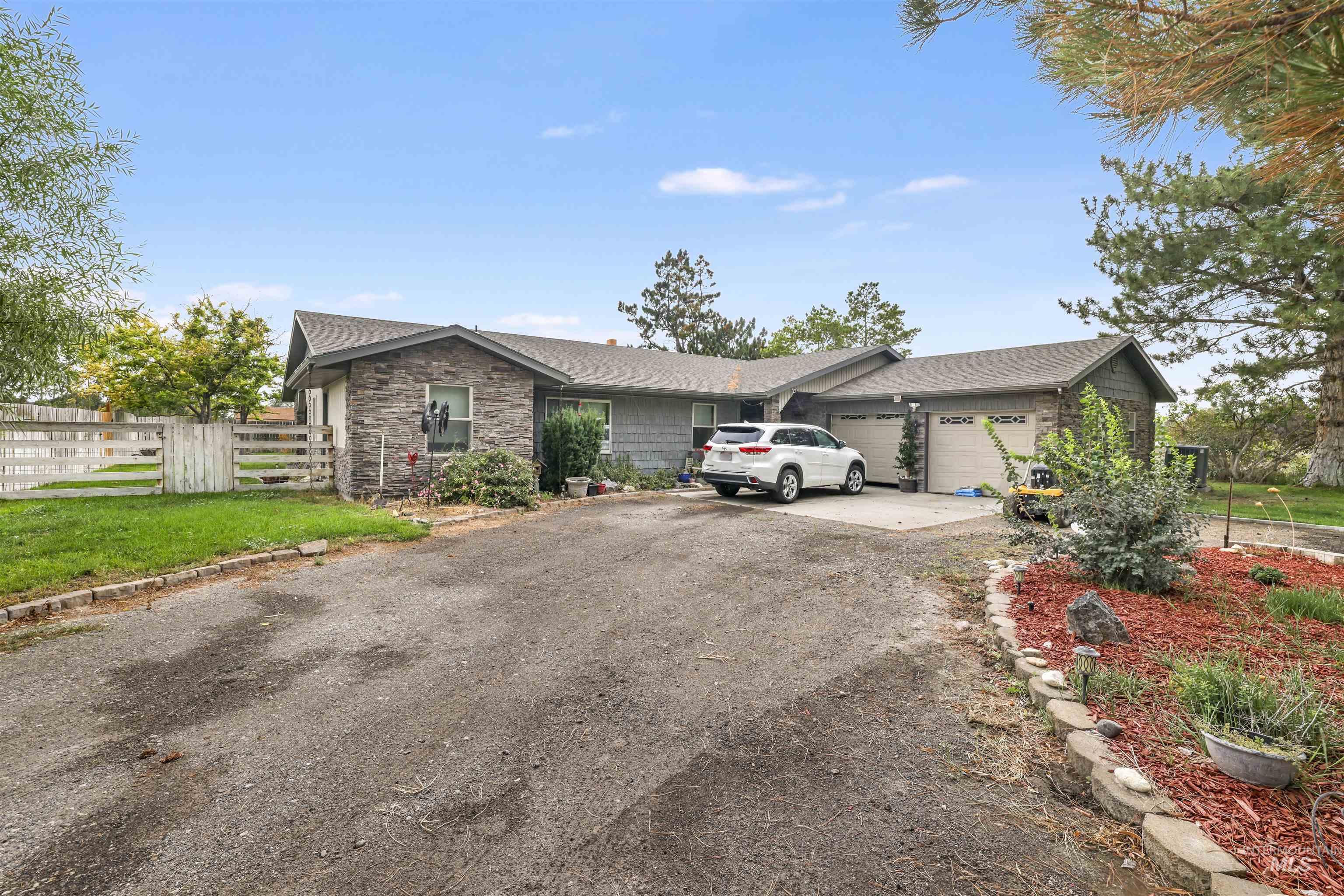 Twin Falls, Idaho, 83301, United States, 3 Bedrooms Bedrooms, ,2 BathroomsBathrooms,Residential,For Sale,1932611