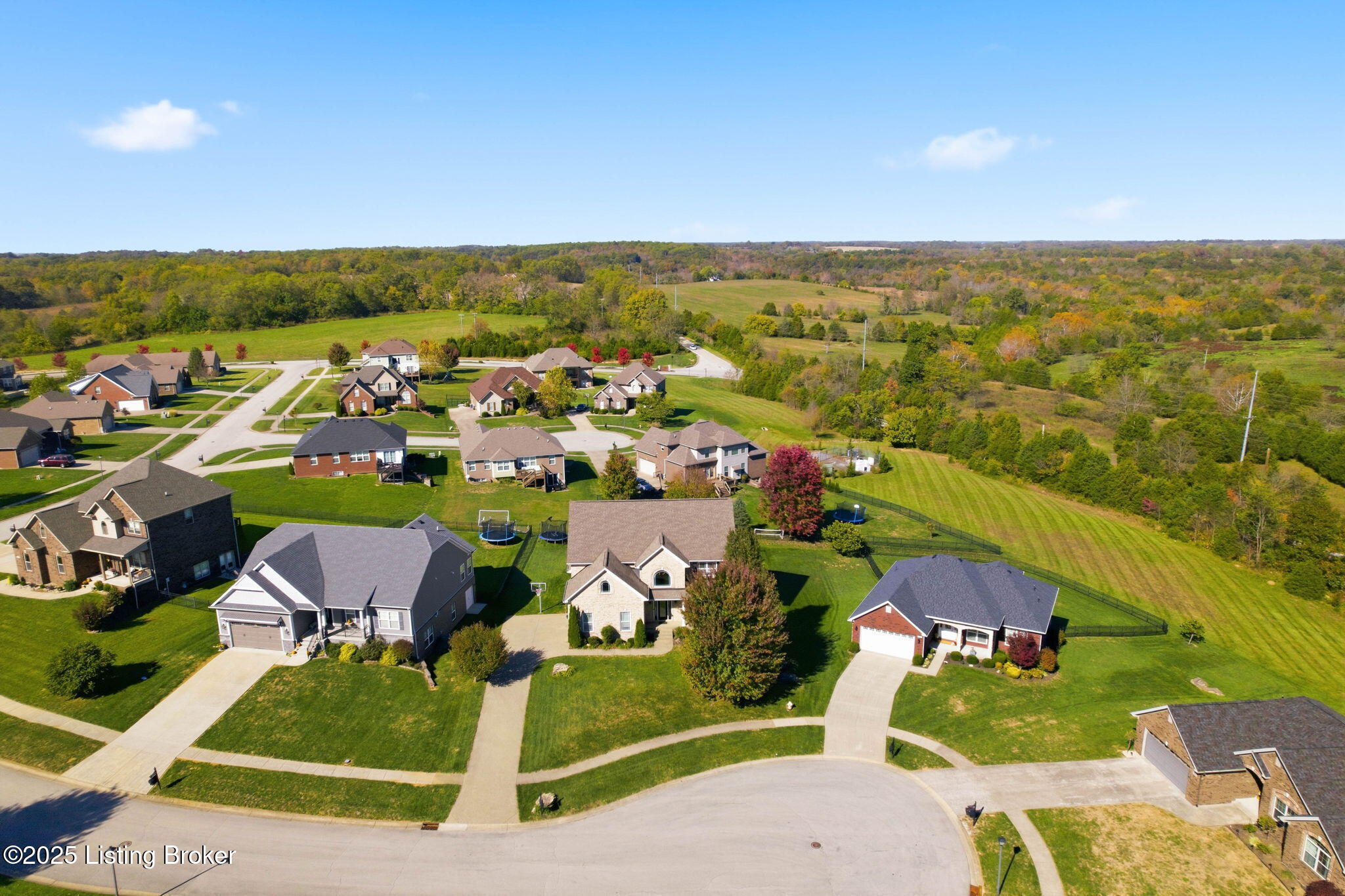 La Grange, Kentucky, 40031, United States, 5 Bedrooms Bedrooms, ,4 BathroomsBathrooms,Residential,For Sale,1971685