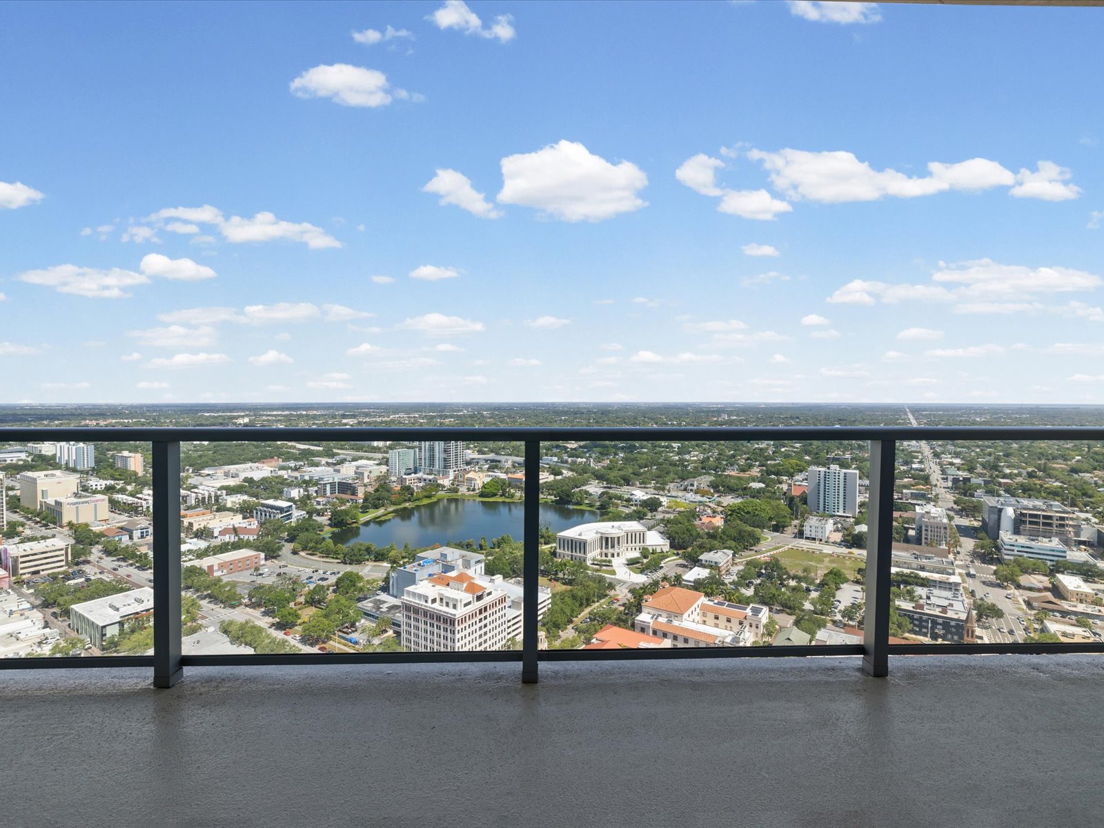 ST Petersburg, Florida, 33701, United States, 2 Bedrooms Bedrooms, ,3 BathroomsBathrooms,Residential,For Sale,2049072