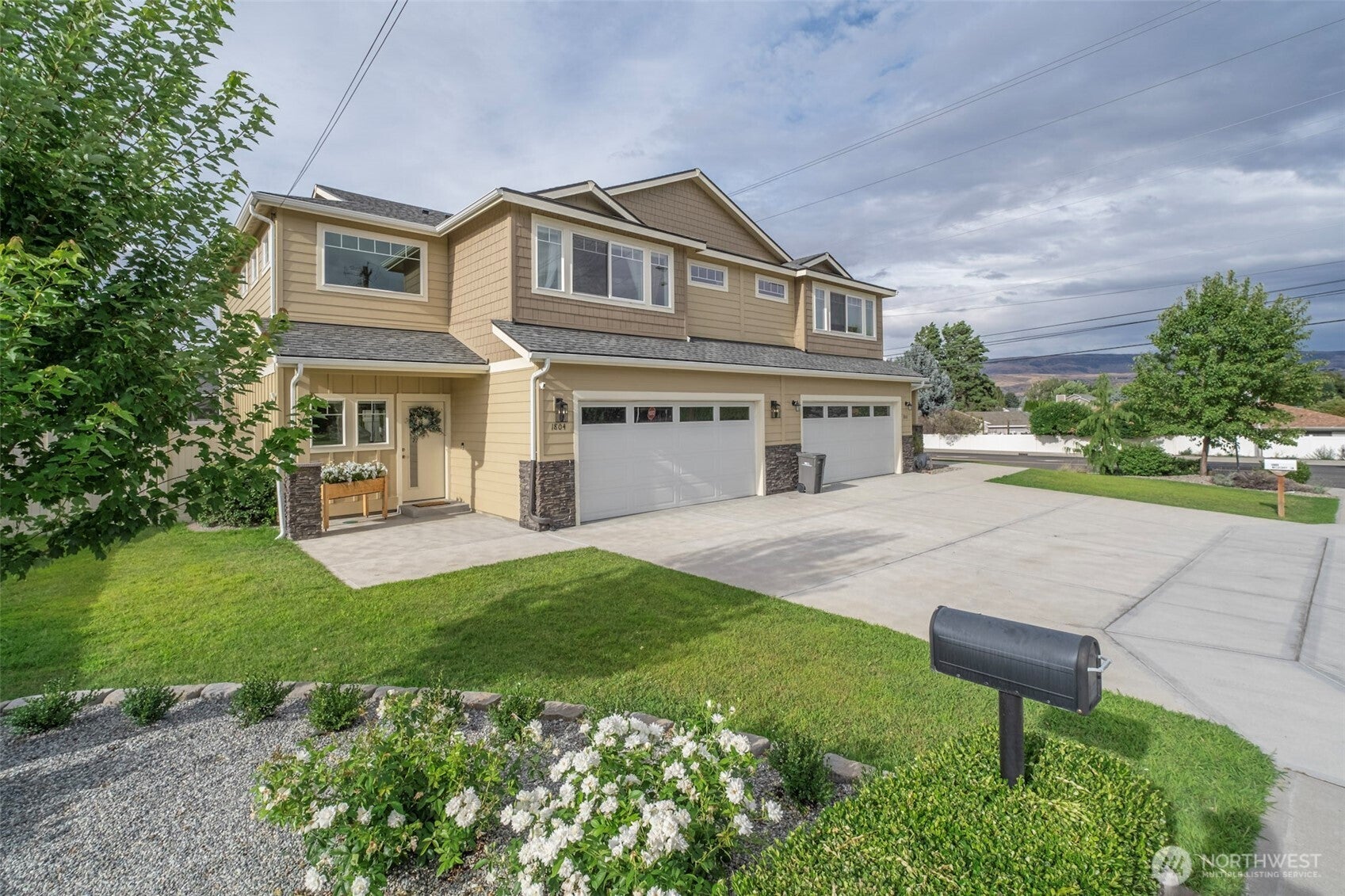 Wenatchee, Washington, 98801, United States, 3 Bedrooms Bedrooms, ,3 BathroomsBathrooms,Residential,For Sale,1911127