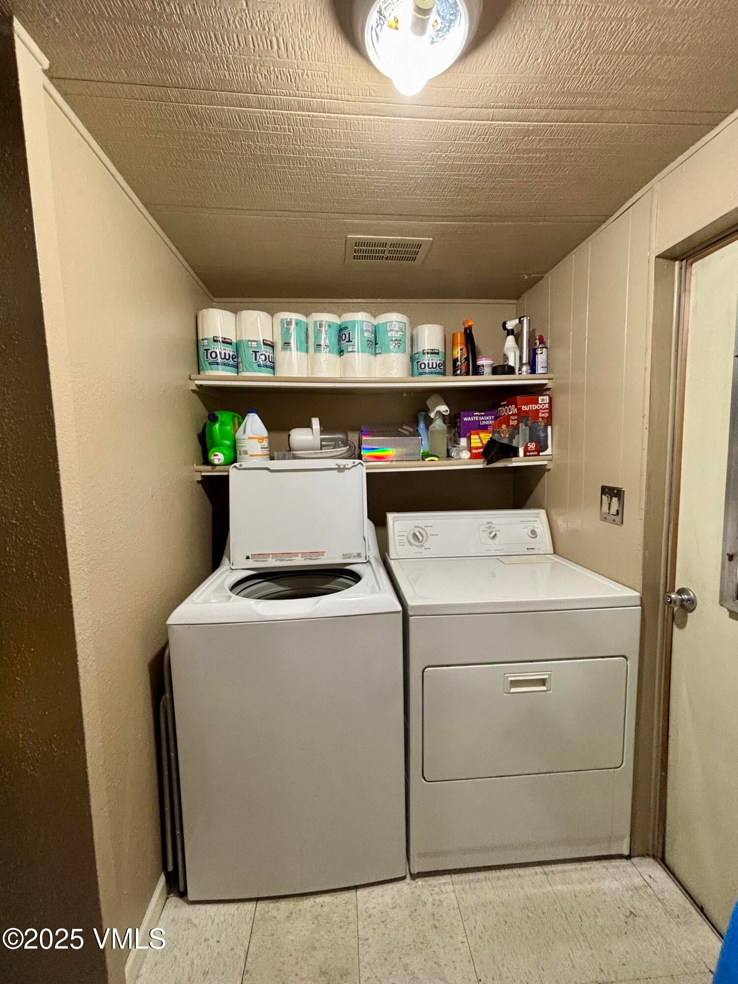 Gypsum, Colorado, 81637, United States, 3 Bedrooms Bedrooms, ,2 BathroomsBathrooms,Residential,For Sale,1986090