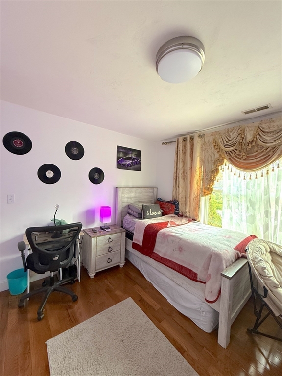 Middleton, Massachusetts, 01949, United States, 4 Bedrooms Bedrooms, ,4 BathroomsBathrooms,Residential,For Sale,1990788