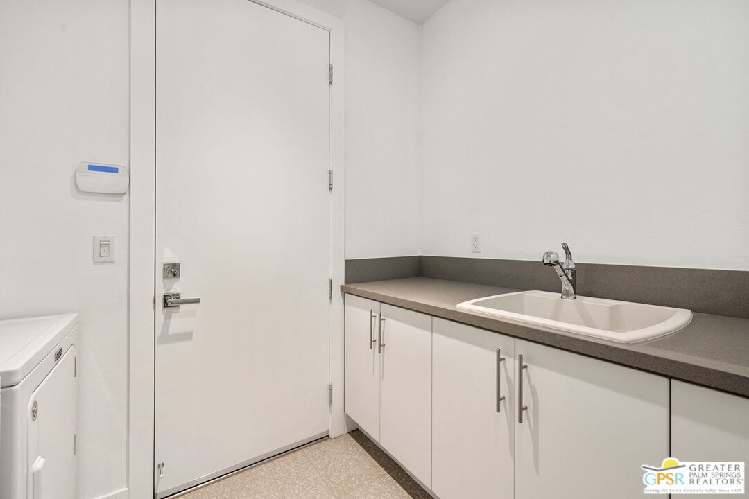 Palm Springs, California, 92262, United States, 3 Bedrooms Bedrooms, ,3 BathroomsBathrooms,Residential,For Sale,1927236