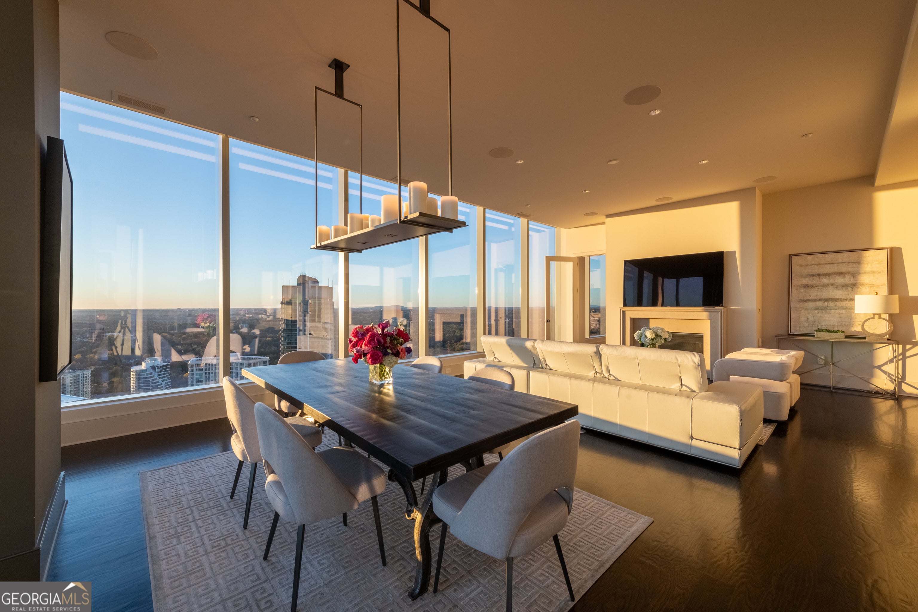 Atlanta, Georgia, 30326, United States, 3 Bedrooms Bedrooms, ,4 BathroomsBathrooms,Residential,For Sale,1858951