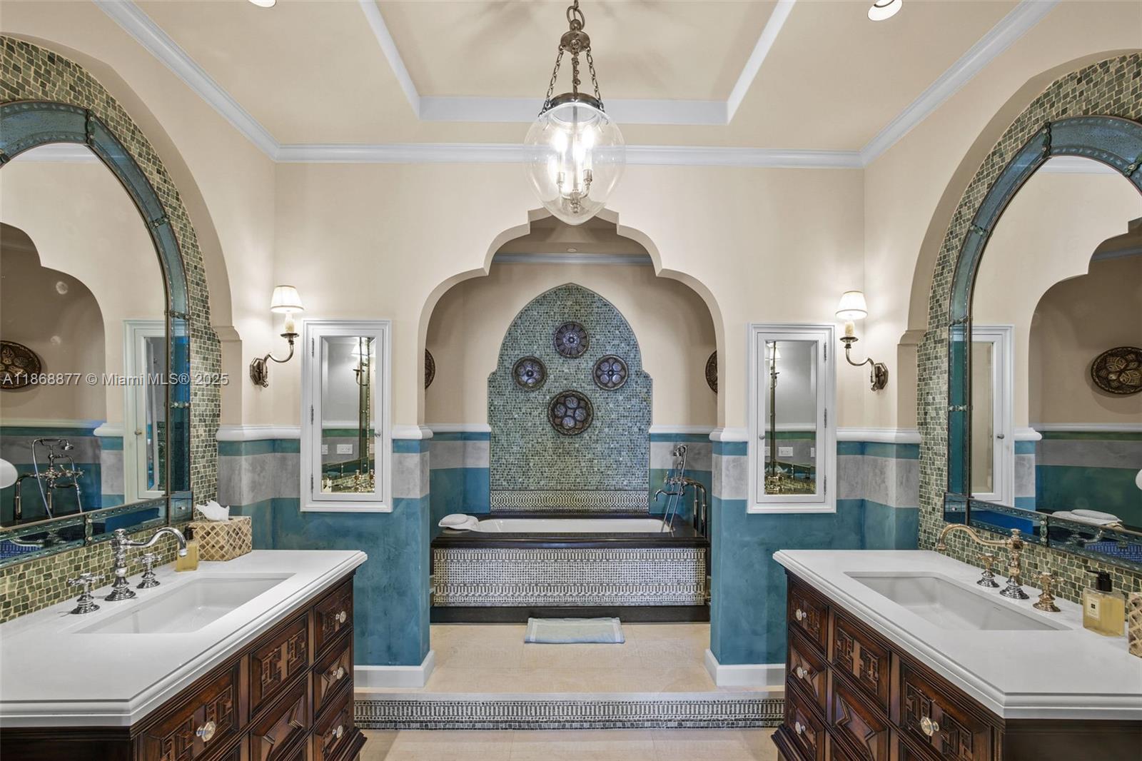 Miami Beach, Florida, 33140, United States, 3 Bedrooms Bedrooms, ,4 BathroomsBathrooms,Residential,For Sale,1934694
