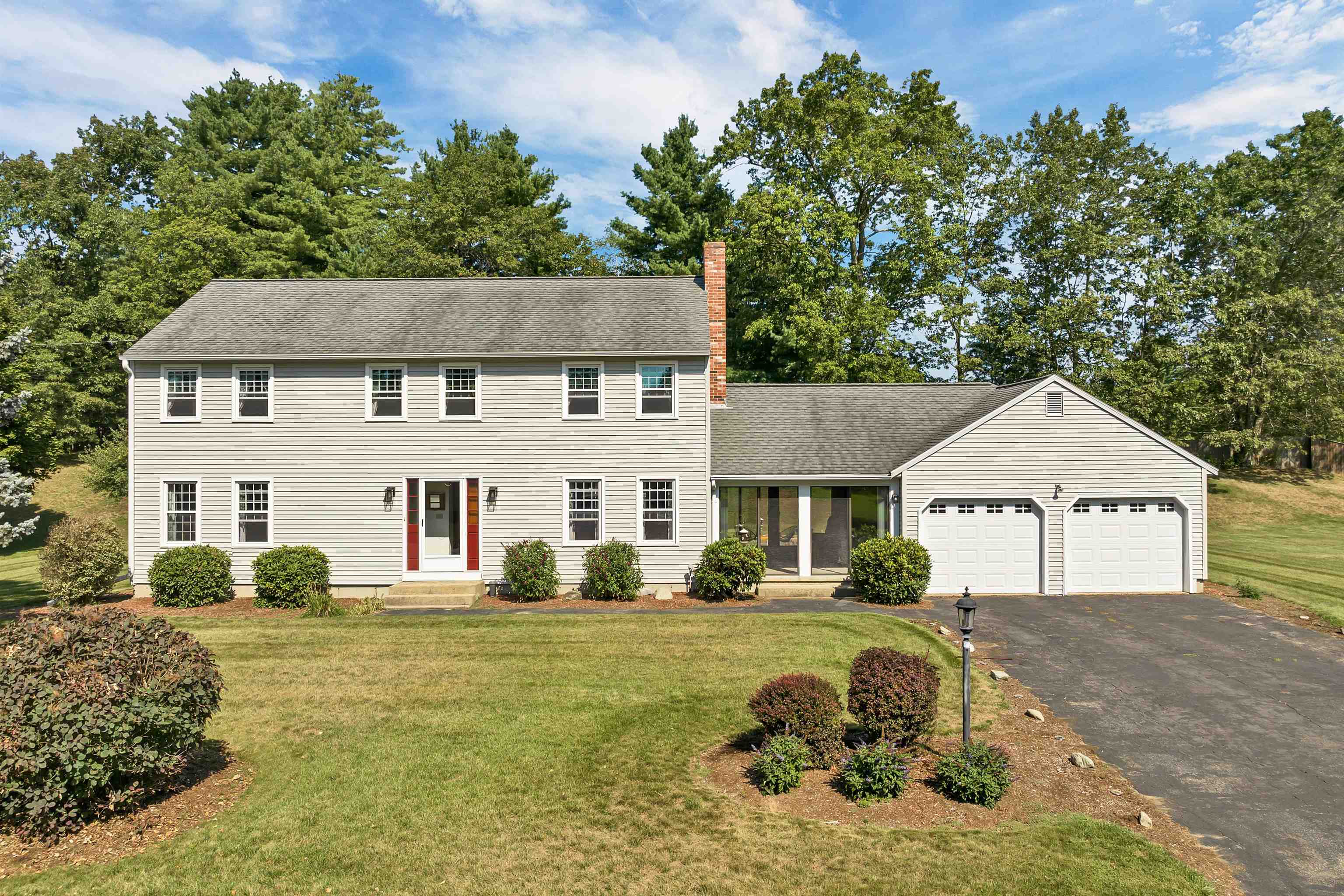 Nashua, New Hampshire, 03064, United States, 4 Bedrooms Bedrooms, ,3 BathroomsBathrooms,Residential,For Sale,1925395