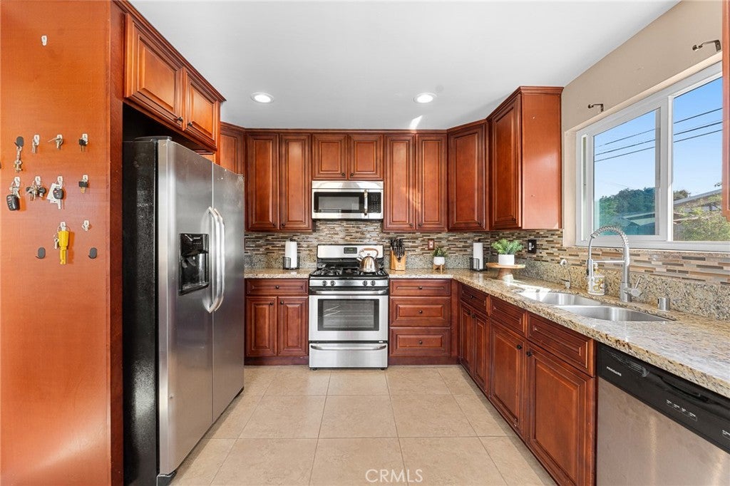 Redlands, California, 92374, United States, 4 Bedrooms Bedrooms, ,2 BathroomsBathrooms,Residential,For Sale,1987095