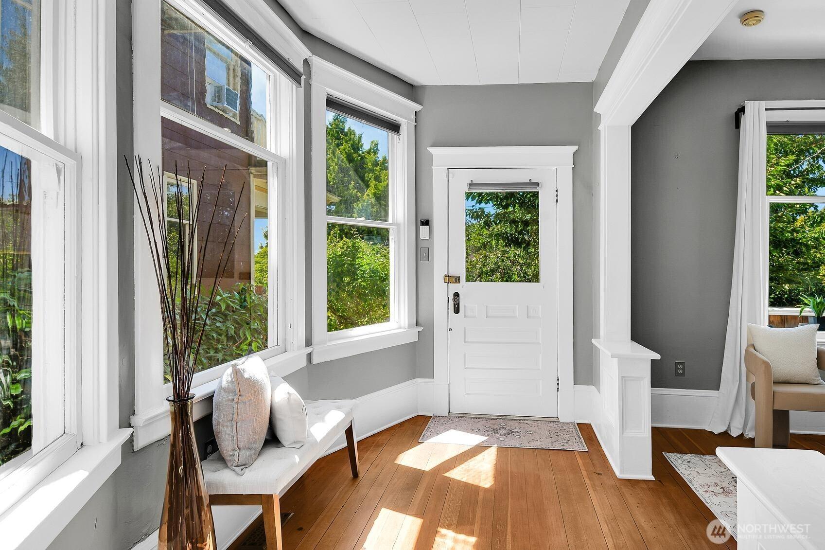 SEATTLE, Washington, 98119, United States, 2 Bedrooms Bedrooms, ,1 BathroomBathrooms,Residential,For Sale,1907615