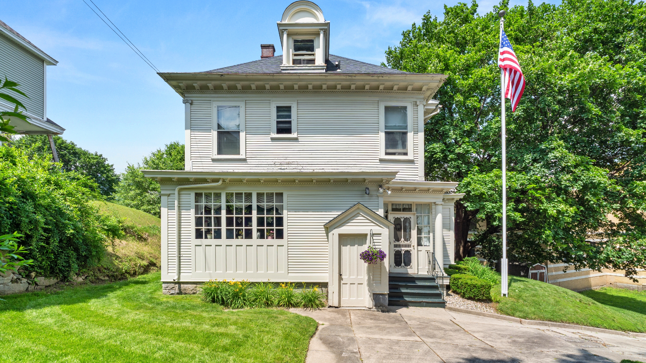  Charming In-Town Victorian with Large Carriage House - 物件實景