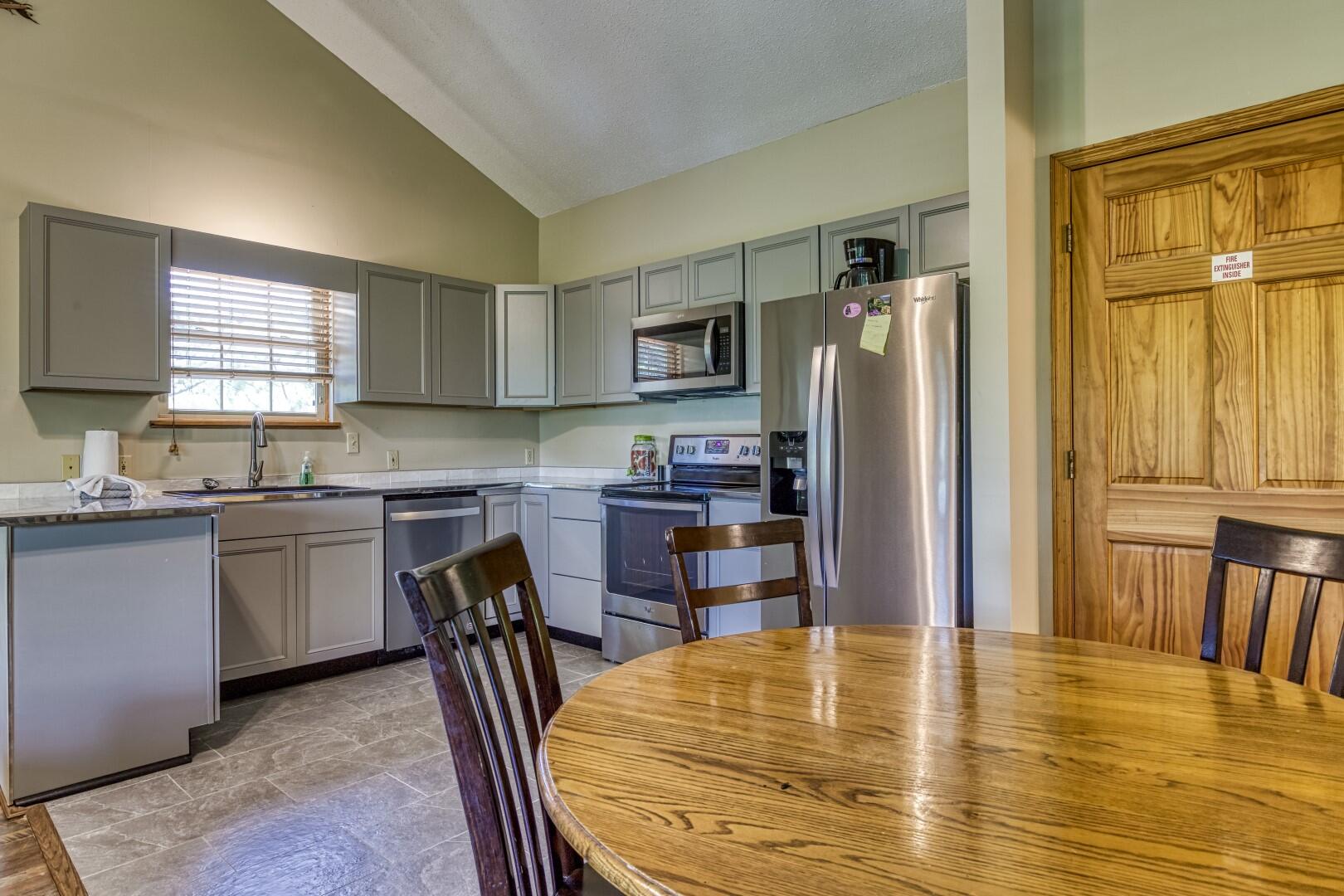 Gatlinburg, Tennessee, 37738, United States, 2 Bedrooms Bedrooms, ,3 BathroomsBathrooms,Residential,For Sale,1931589